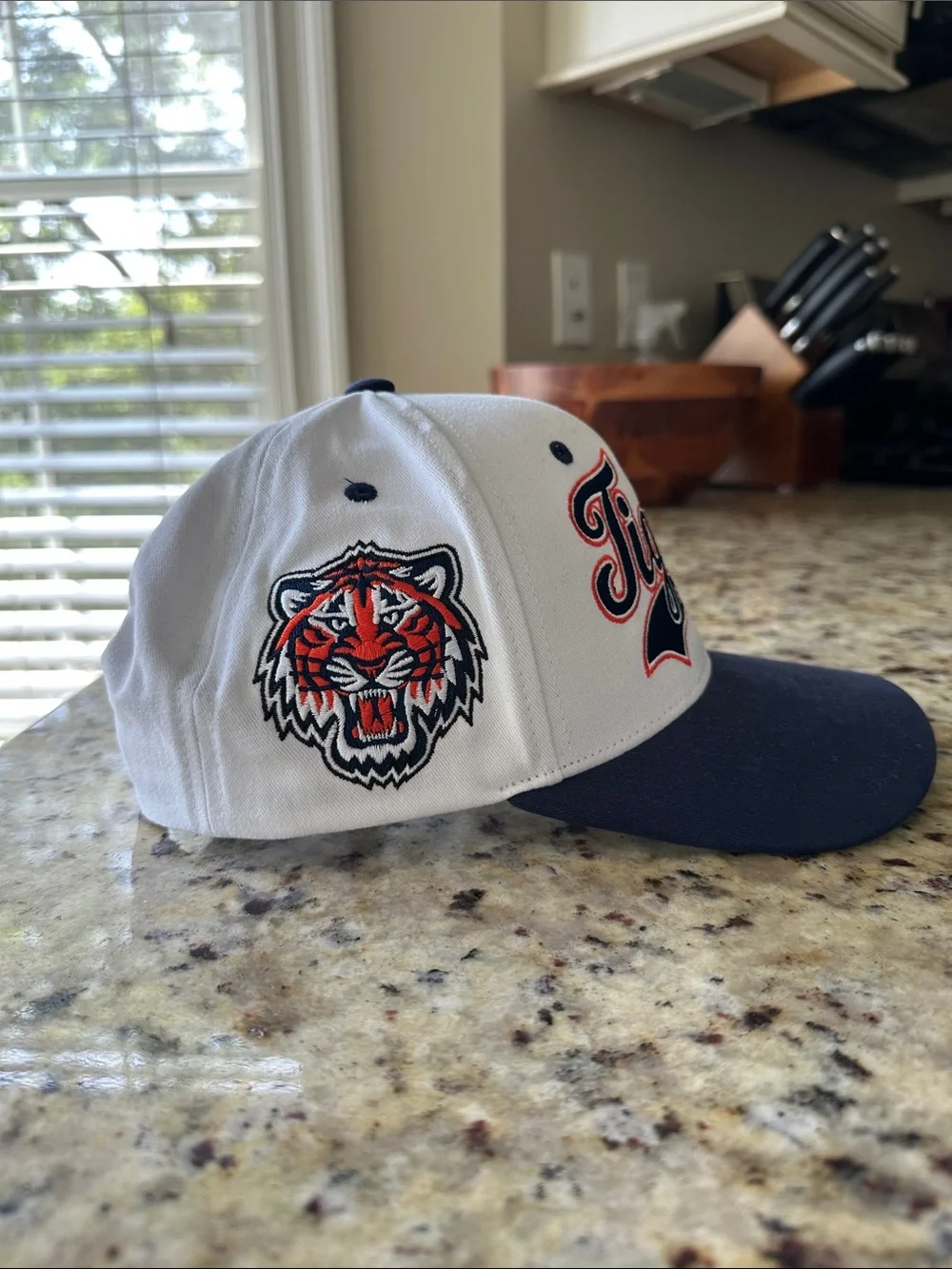 Mitchell & Ness Detroit Tigers Two-Tone Navy and White Snapback Hat